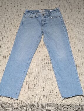 390 - FRAME Light Wash Jeans | Straight leg Raw Hem Demin